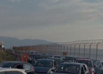 Fluks i madh pushuesish/ Bllokohet rruga nga Zvërneci deri në Vlorë