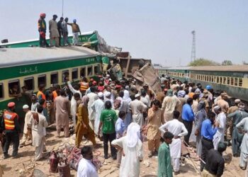 Treni del nga shinat, 22 të vdekur dhe 50 të lënduar në Pakistan