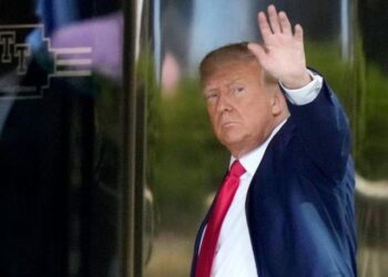“Problemet ligjore të ish-presidentit Trump vazhdojnë të rëndohen”/ VOA: Po vihet në rrezik gara presidenciale dhe liria personale!
