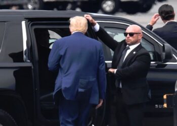 “Edhe një akuzë dhe i fitoj zgjedhjet”, çfarë tha Trump para dhe pas gjyqit në Uashington?
