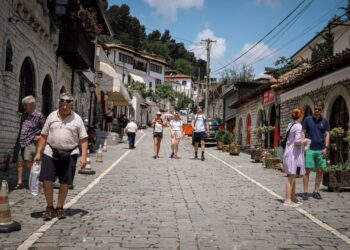 Berati destinacion i turizmit ndërkombëtar. Kryesojnë italianët, interes për fshatrat turistikë