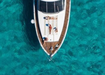 Mediat e huaja: Turistët ndikuan në rritjen e inflacionit, tani po “paguajnë çmimin”