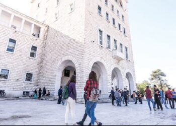 Më shumë se 15 mijë maturantë…/ Ligji i qeverisë s’ndal maturantët për të zgjedhur mjekësinë, në ‘trend’ edhe Bujqësori!