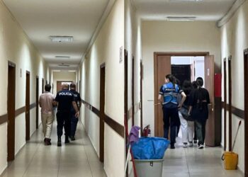 Kudo që të shkosh, do jesh vajza ime: Një histori e vështirë për t’u treguar
