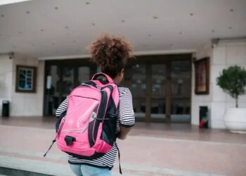 Ngjarja e rëndë/ 13-vjeçarja ngel shtatzënë pas përdhunimit, detyrohet të lindë pasi nuk iu lejua aborti