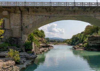 “The New York Times” shkrim për Shqipërinë: Të zbulosh lumin e përjetshëm të Vjosës
