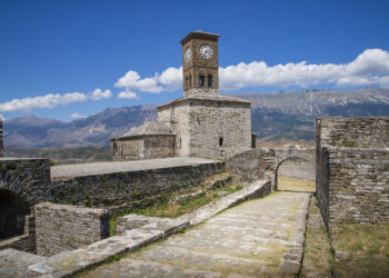 “Rest Less”: Shqipëria mes 12 destinacioneve më të mahnitshme për t’u zbuluar