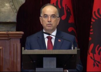 Presidenti Begaj dekreton emërimin në detyrë të ministrave të rinj