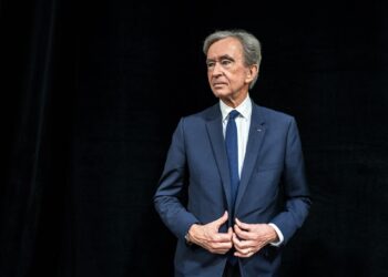Njeriu i dytë më i pasur në botë, merret në hetim nga prokuroria franceze për pastrim parash