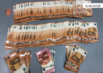Po largohej nga Shqipëria me 18 mijë euro të padeklaruara, 53-vjeçari grek kapet në Kakavijë