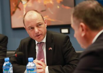 Balla pret zyrtarin britanik: Rënie drastike e numrit të emigrantëve të paligjshëm drejt Britanisë së Madhe