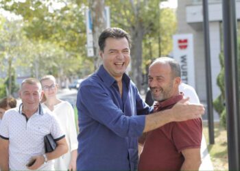 Buza vesh më vesh, Basha takime si “Kryeministër” me biznesin e vogël në Sauk