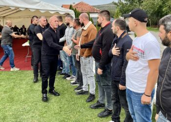 Haradinaj ngushëllon familjen e policit të vrarë: Afrimi është dëshmor dhe hero i Kosovës