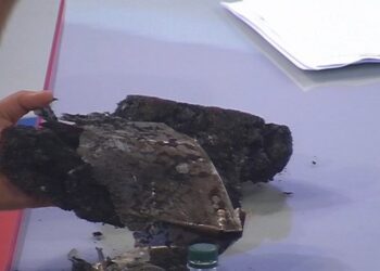 Eksperti shpjegon rrezikun e materialit në fasadën e pallatit të djegur në Tiranë