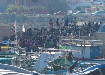 Mbytet i porsalinduri në Lampedusa, Berlini ndalon emigrantët e ardhur nga Italia