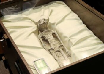 Kufomë aliene apo mashtrim? NASA nis hetimet për dy trupat që ekspozoi studiuesi Maussan