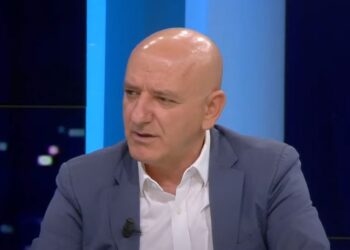 Bejko: SHBA e nxori nga dera, këta e fusin nga dritarja. Aleatët do bëjnë sërish thirrje për distancim nga Berisha