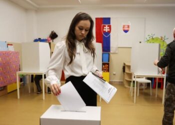 Sllovakët zgjedhin mes kandidatit pro-rus Fico apo liberalëve pro-perëndimorë