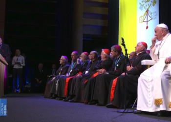 Imzot Arjan Dodaj, fjalim prekës para Papës: Gjyshja ime lutej para një stalle, që dikur ishte kishë