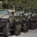 VIDEO / Situata e tensionuar në Veri, Serbia nis autokolonat e ushtrisë afër kufirit me Kosovën