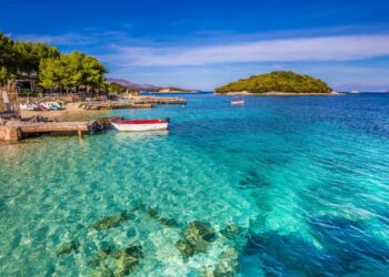 “500 mijë italianë kaluan Adriatikun për shkak të çmimeve”/ “Le Parisien”: Shqipëria, një Eldorado e re turistike