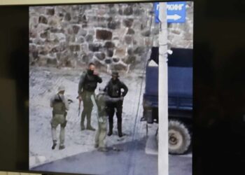 Mbyllen Jarinja dhe Bërnjaku, Policia e Kosovës: Kemi vrarë një nga sulmuesit në Zveçan!