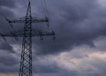 Moti i keq, dhjetëra fshatra pa energji elektrike në juglindje të vendit
