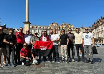 VIDEO/ Pak orë para ndeshjes, tifozët e Kombëtares bëhen bashkë në Pragë! Sylvinho ul në stol Balliun, në dyshim Uzuni