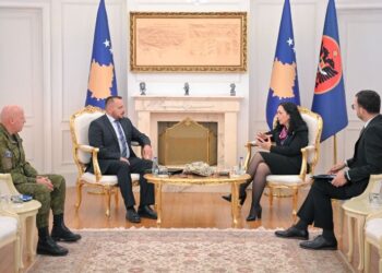 Tensionet në Veri, Osmani ‘zëvendëson” Kurtin: Takon ministrin e Mbrojtjes dhe komandantin e FSK-së
