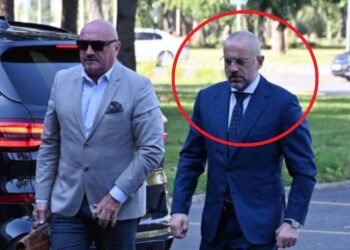“Truri” i sulmit terrorist në Kosovë/ Momenti kur Radojçiç bashkë me avokatin shkon për të dëshmuar para autoriteteve në Beograd