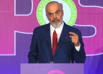 Rama mesazh socialistëve: S’ka shans që sa të jem unë të pengohet SPAK. S’i njoh asnjë borxh atij që i ka hipur kalapiç partisë. SHISH…!