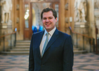 Ministri britanik i emigracionit: Plani po funksionon, kemi 90% më pak emigrantë shqiptarë