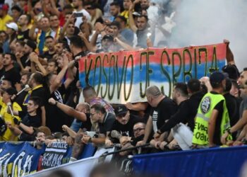 Ndëshkimi/ Gjobë e rëndë dhe një ndeshje pa tifozë, UEFA dënon Rumaninë për banderolën kundër Kosovës