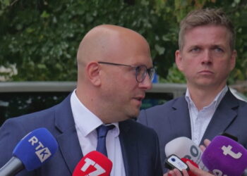 Sarrazin dënon sulmet në veri: Dialogu të vazhdojë dhe të zbatohet marrëveshja e Ohrit