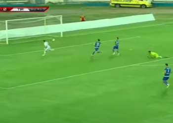 Fiken dritat në stadium, ndërpritet ndeshja Teuta-Tirana
