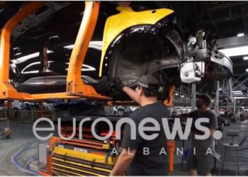 Grevë e gjigantëve të automjeteve në SHBA, 10 mijë punonjës ndërpresin punën