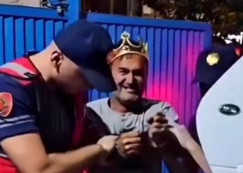 “Mallin e ke ****derr fare, qafsha të gjithë”/ Publikohen përgjimet, ja si ra ‘Ujku i Cërrikut’ në kurthin e agjentit të infiltruar