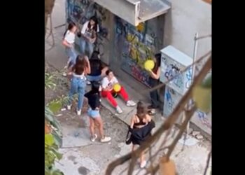 Pamjet virale të vajzave që konsumojnë tullumbace me azot e filmuar në Bullgari, jo në Tiranë