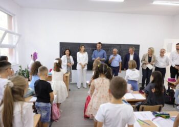 Veliaj: 10 shkolla të reja i shtohen Tiranës