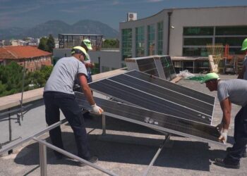 Bashkia e Tiranës vijon vendosjen e impianteve fotovoltaike nëpër shkolla, Veliaj: Rrisim pavarësinë energjetike të shkollave
