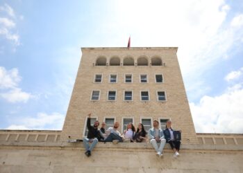 Ministeriali i Arsimit në Tiranë / Qeveria vendim për organizimin e punës dhe funksionimit të …