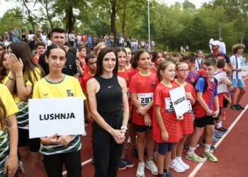 Organizohet për herë të parë në pistën e re të atletikës “Tirana Youth Run”, Veliaj: Të rinjtë i kanë të gjitha kushtet që të merren me sport
