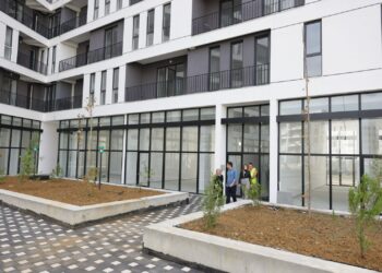 Përfundon Godina 18 në lagjen e re “5 Maji”, Veliaj: 102 familje i marrin shtëpitë para festës së Vitit të Ri