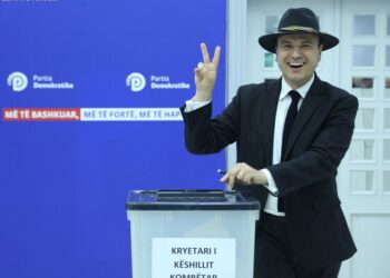 “Pasojat” e SPAK/ Dhëndri i Berishës shpërthen ndaj qytetarëve dhe drejtësisë: Kriminelë të korruptuar, që iu ka blerë Edi Rama