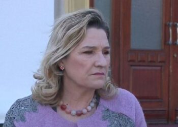 Më parë iku Koçi/ Flutur Açka jep dorëheqje si kryetare e parlamentar të Komisionit të Edukimit!