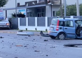 Aksidenti i rëndë: Përplasen 2 automjete në aksin rrugor Lezhë-Shëngjin, plagosen 4 persona
