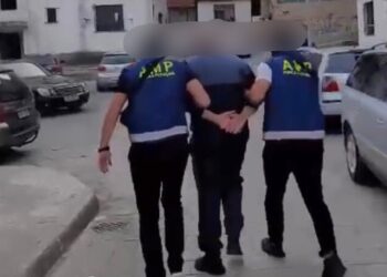U morën 30 mijë lekë dy turistëve holandezë, arrestohen dy efektivët e “Shqiponjave”