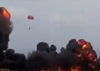 VIDEO/ Rrëzohet një avion ushtarak në Itali, vdes vajza 5 vjeç që po shihte spektaklin. Vëllai e prindërit, rëndë në…!