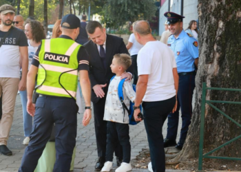 Balla inspekton punën e Policisë Rrugore në perimetrin e sigurisë pranë shkollave
