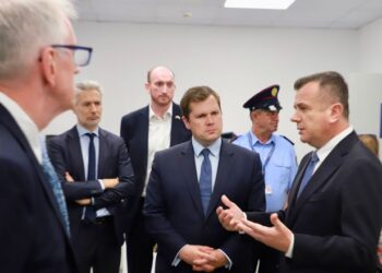 Balla pret Ministrin britanik të Emigracionit, ndjekin nga afër procedurat e deportimit të shqiptarëve të kthyer nga Anglia